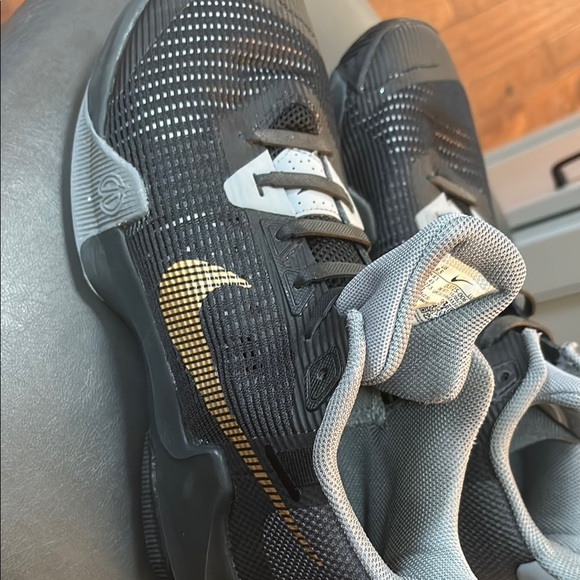 Mens Nike Basketball AIR MAX IMPACT 3 Size 9.5 Black Metallic Gold DC3725 006 - Picture 7 of 7